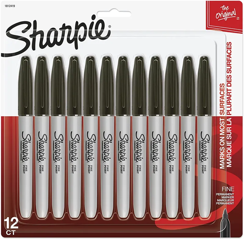 12 pieces of sharpie markers